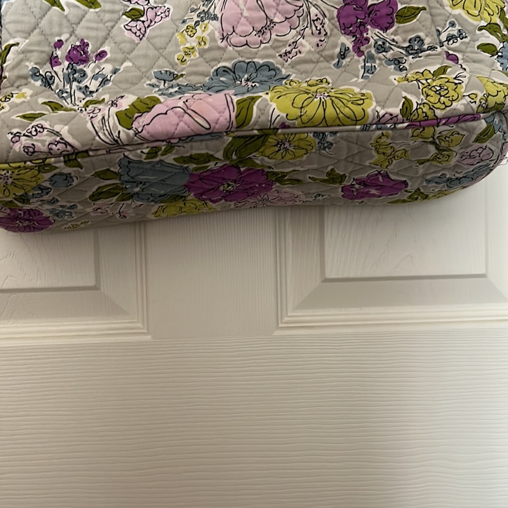 VERA BRADLEY | TOTE | WATER COLOR PATTERN - Picture 4 of 4